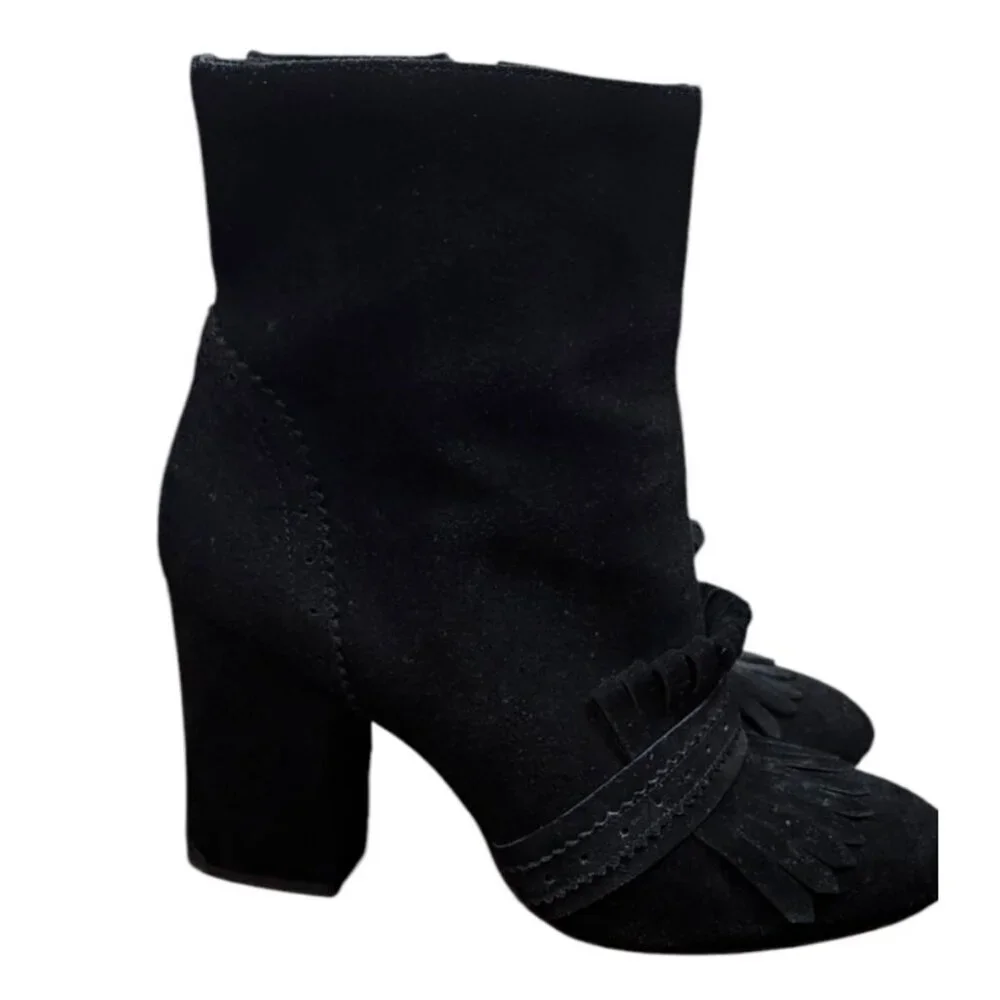Etienne Aigner women's suede boots Size 9